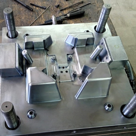 MOTLLES MOSTRES AUTOMOCIÓ INJECCIÓ